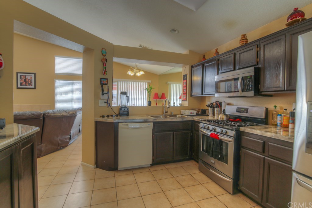 27865 Norwood Street Highland, CA 92346 - Photo 12 of 30