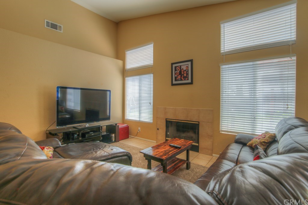 27865 Norwood Street Highland, CA 92346 - Photo 5 of 30