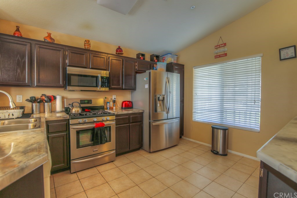 27865 Norwood Street Highland, CA 92346 - Photo 10 of 30