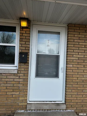 $699 | 1102 Oxford Avenue, Unit 7, Pekin, IL 61554