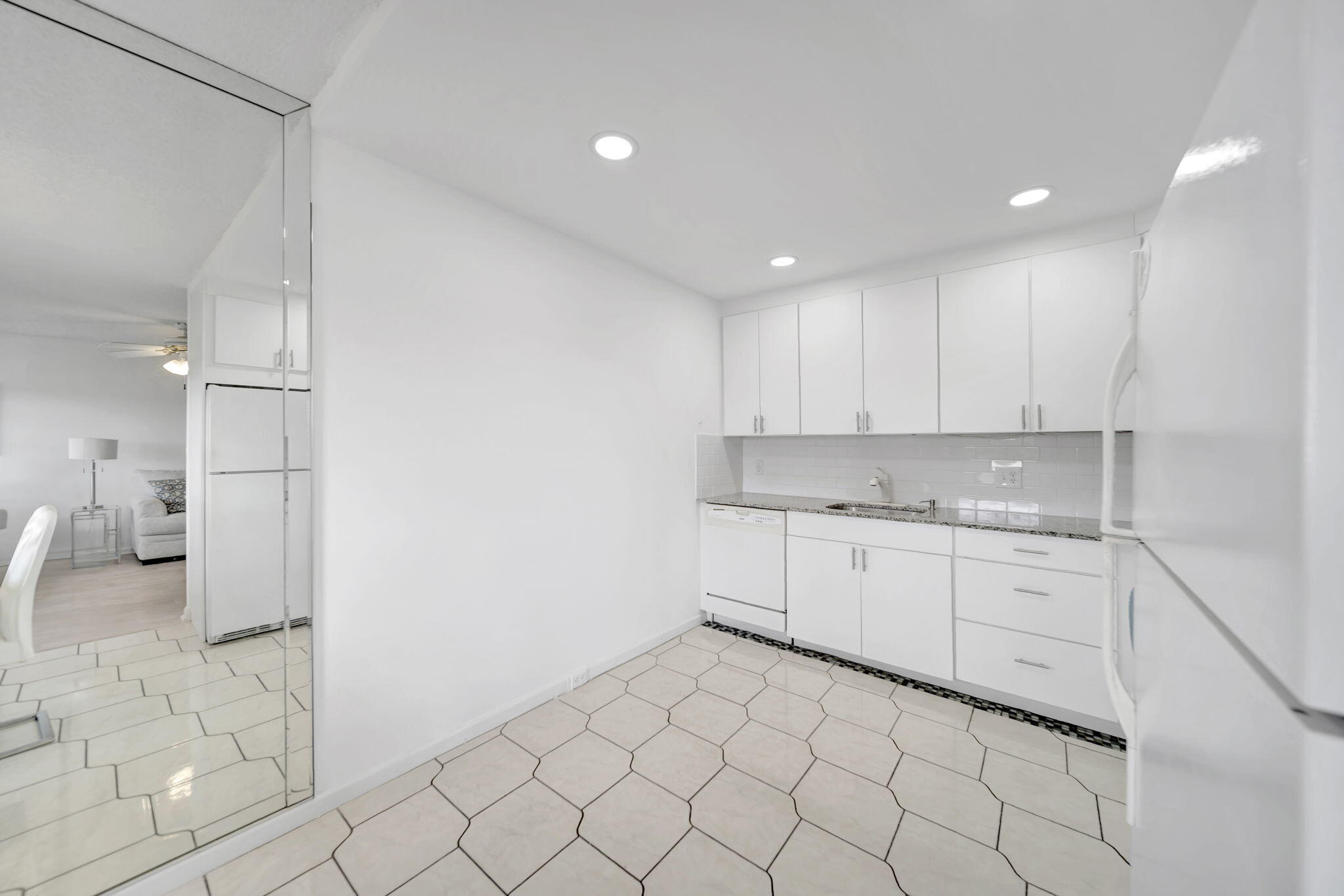 4039 Rexford A, Unit C Boca Raton, FL 33434 - Photo 12 of 87 Recessed lighting