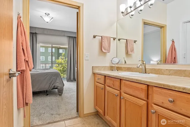 a en suite bathroom with a sink and a mirror