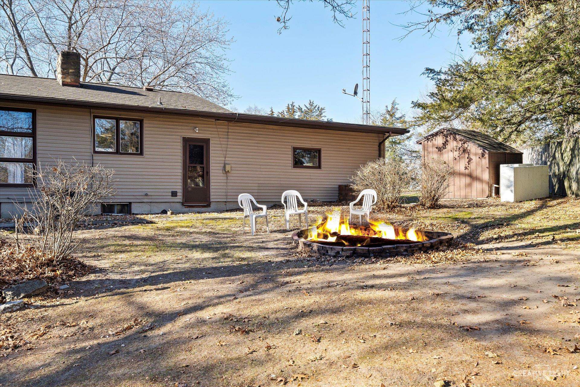 7927 Walnut Street Dixon, IL 61021 - Photo 22 of 33 a backyard of a house