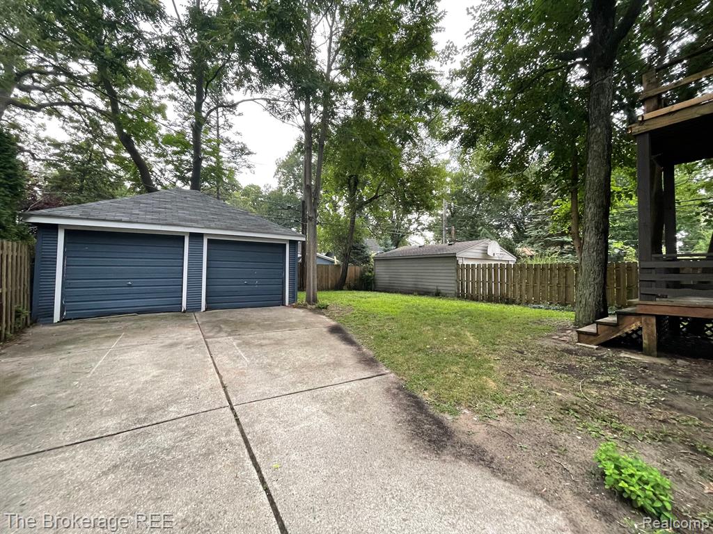 47 Fairwood Boulevard Pleasant Ridge, MI 48069 - Photo 30 of 33