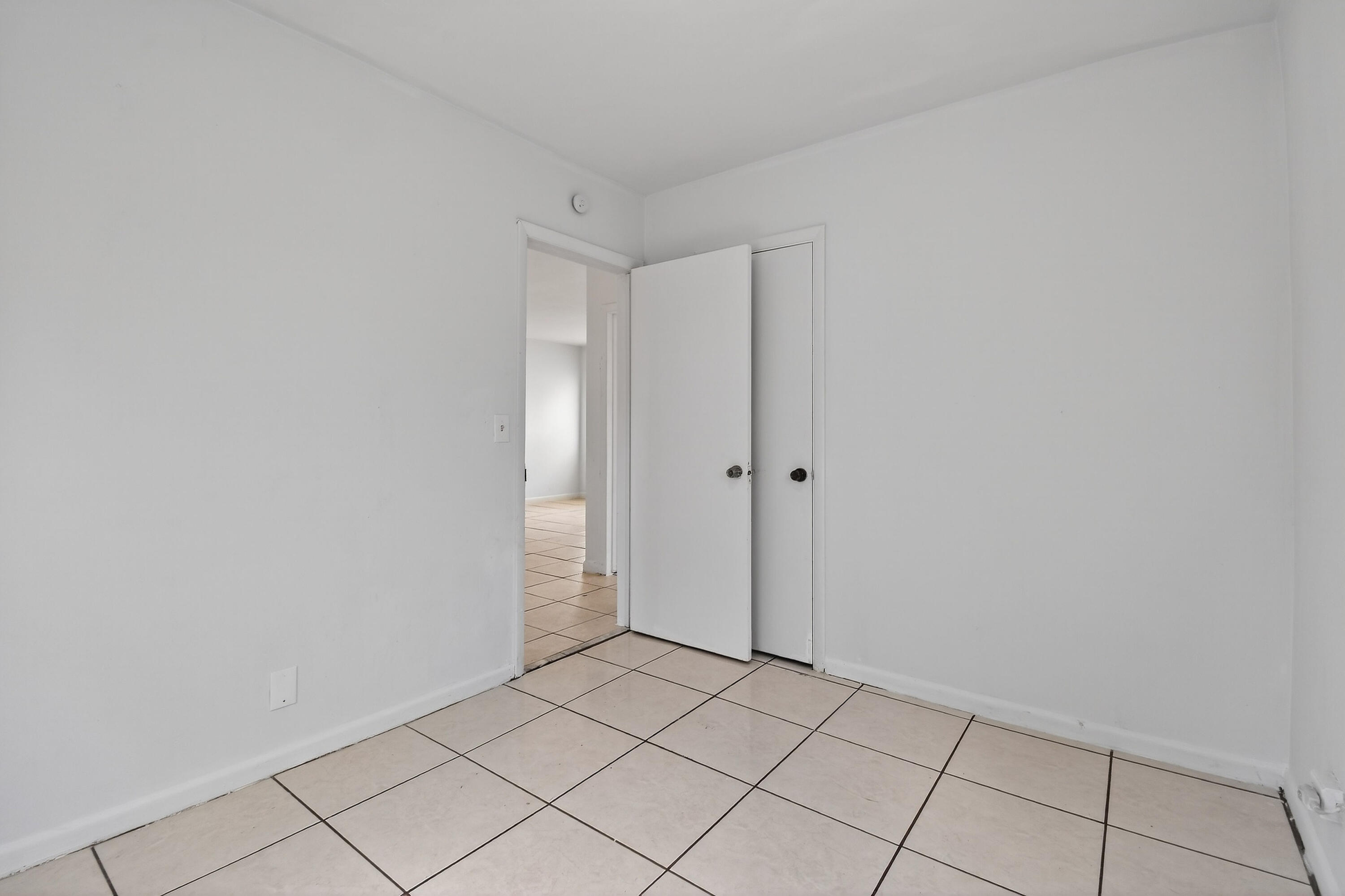 1172 West 34th Street, Unit 1 Riviera Beach, FL 33404 - Photo 13 of 17 1172W34thSt#2(20)