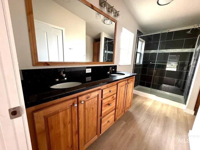 $325,000 | 320 East Arthur Avenue, Glenns Ferry, ID 83623