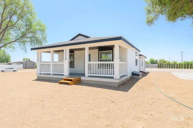 $325,000 | 320 East Arthur Avenue, Glenns Ferry, ID 83623