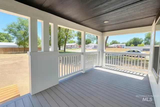 $325,000 | 320 East Arthur Avenue, Glenns Ferry, ID 83623