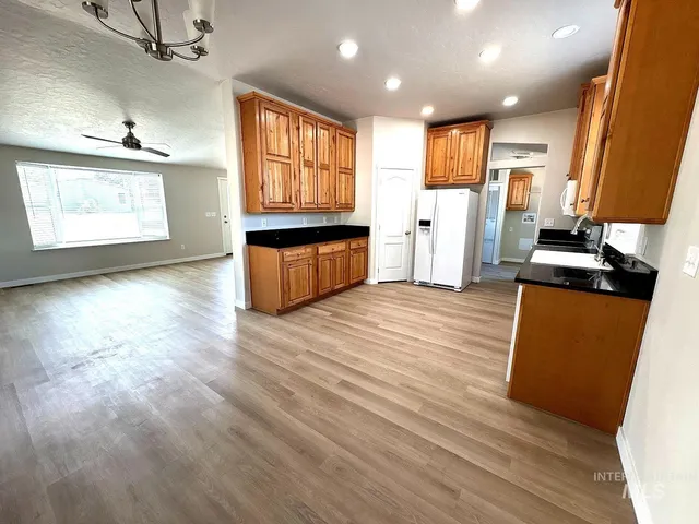 $325,000 | 320 East Arthur Avenue, Glenns Ferry, ID 83623