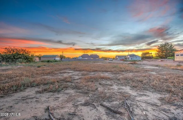 a view of an outdoor space and tv