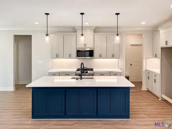 $361,800 | 33505 Tenor Drive, Denham Springs, LA 70706