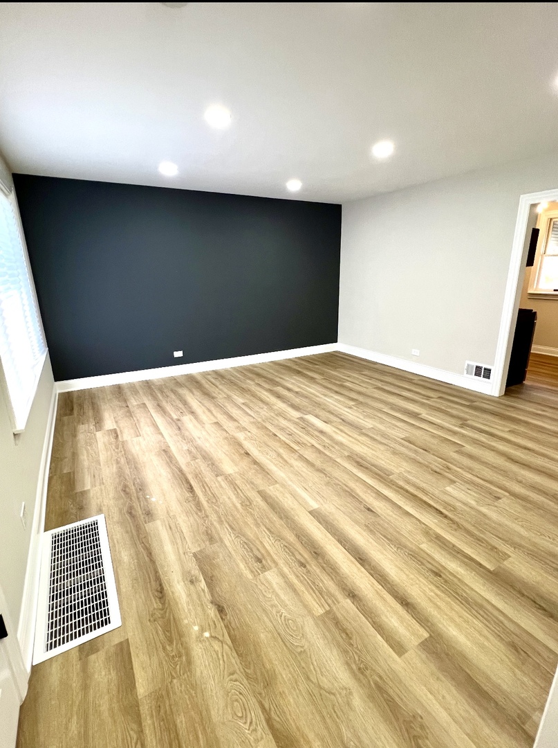 430 Oak Street Des Plaines, IL 60016 - Photo 2 of 16