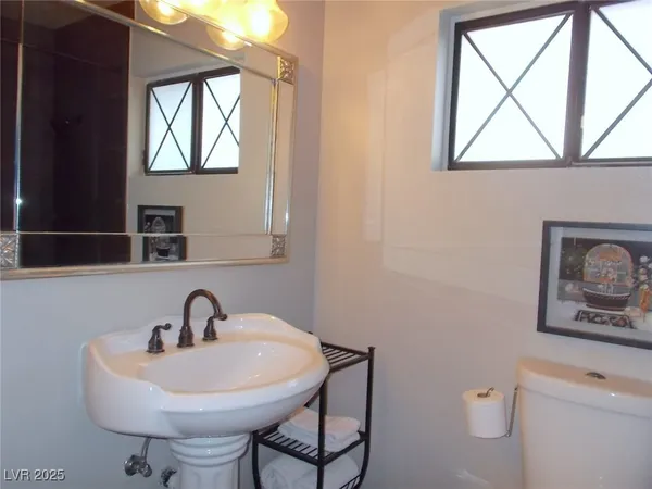 $2,400 | 7711 Keating Circle, Las Vegas, NV 89147
