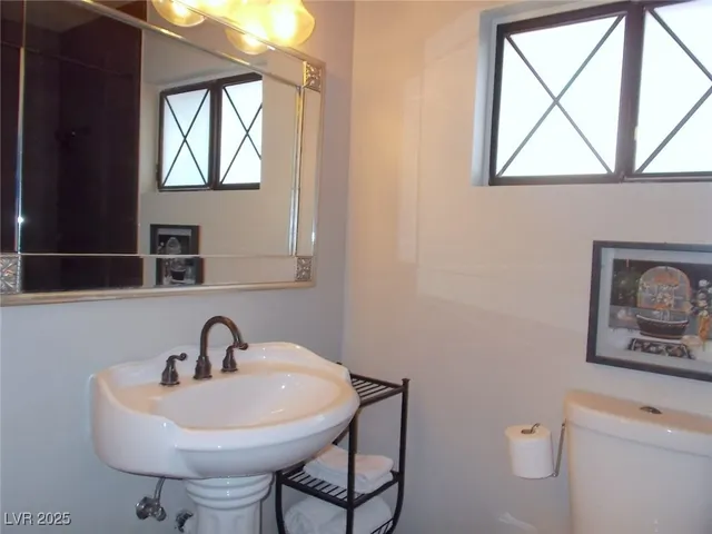 $2,500 | 7711 Keating Circle, Las Vegas, NV 89147