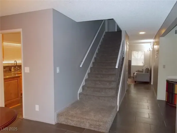 $2,400 | 7711 Keating Circle, Las Vegas, NV 89147