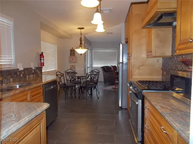 $2,500 | 7711 Keating Circle, Las Vegas, NV 89147