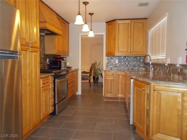 $2,500 | 7711 Keating Circle, Las Vegas, NV 89147