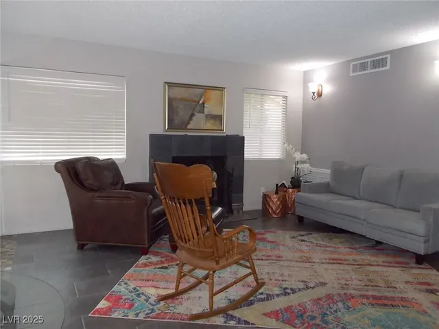 $2,500 | 7711 Keating Circle, Las Vegas, NV 89147