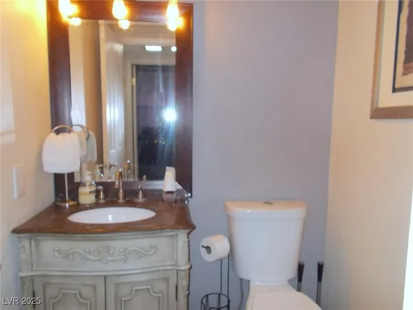 $2,400 | 7711 Keating Circle, Las Vegas, NV 89147