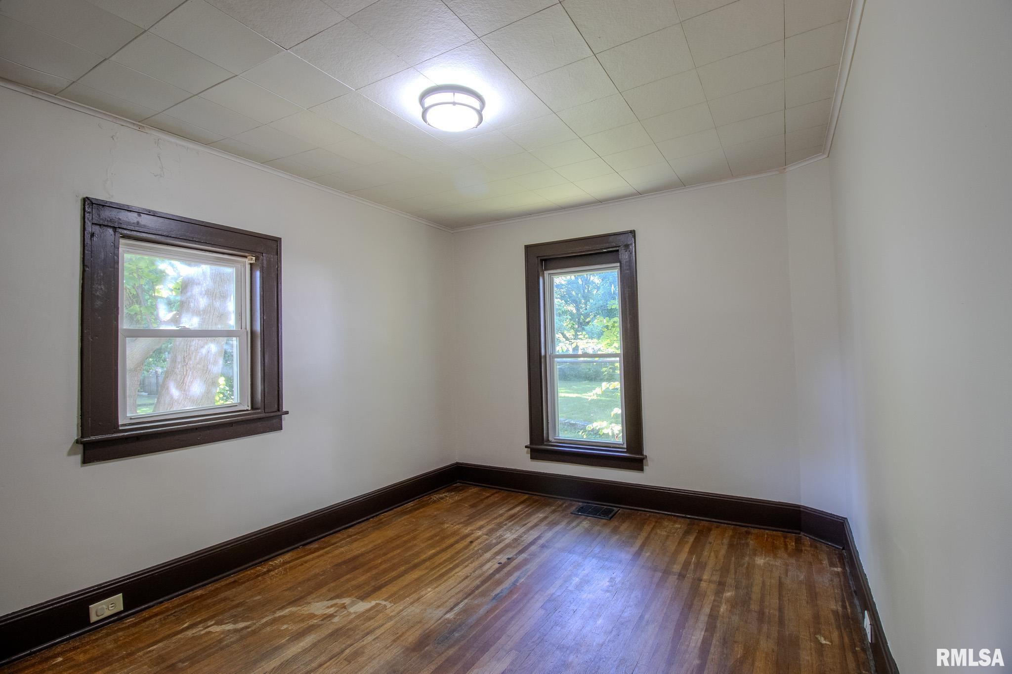 905 West Taylor Street Bloomington, IL 61701 - Photo 10 of 22