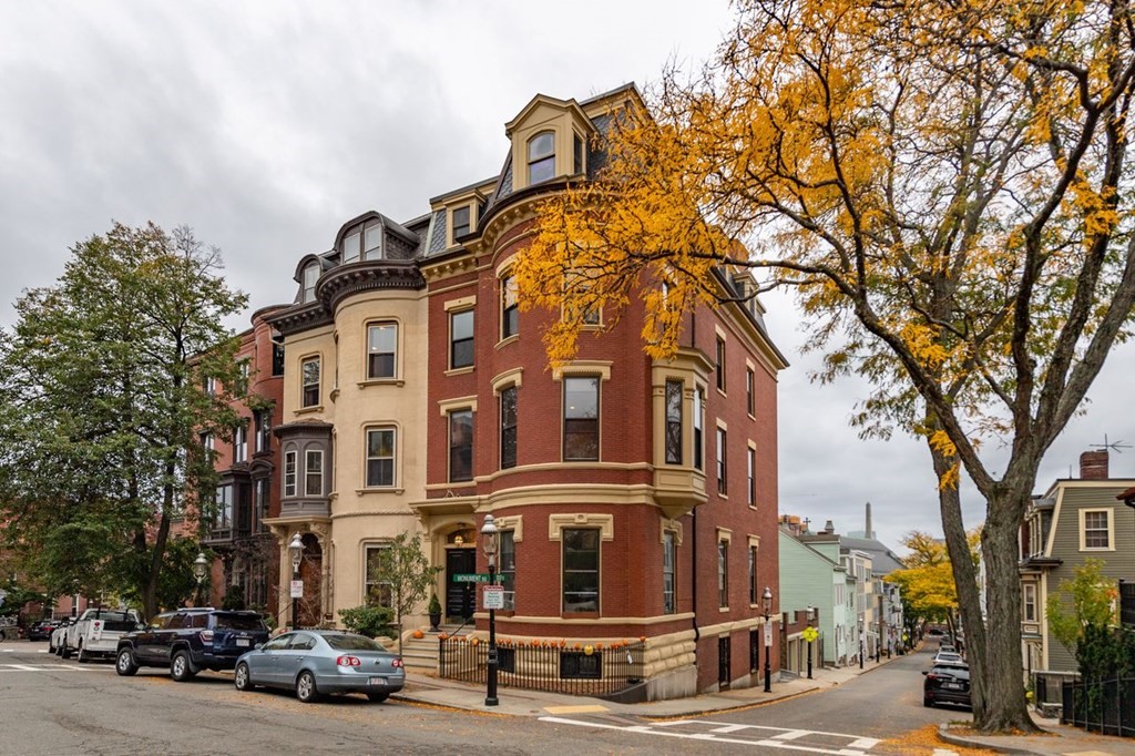 48 Monument Square, Unit 3 Boston, MA 02129 - Photo 2 of 17