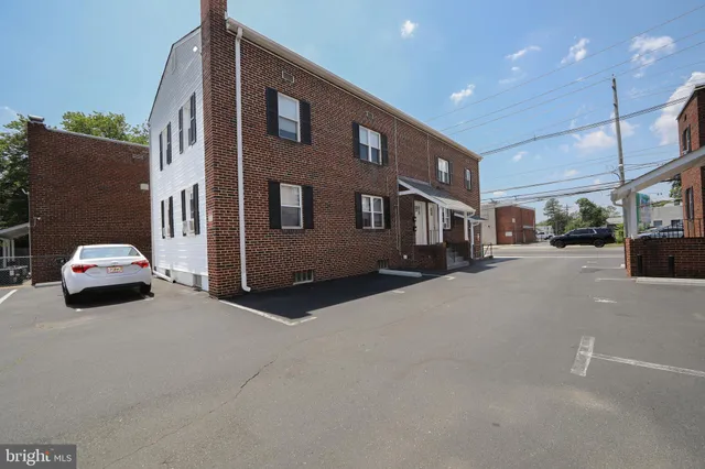 $1,950 | 13 South Black Horse Pike, Unit 1B, Mount Ephraim, NJ 08059