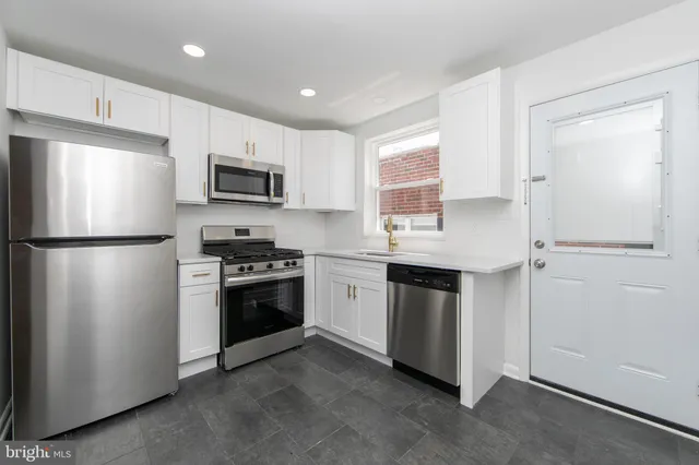 $1,950 | 13 South Black Horse Pike, Unit 1B, Mount Ephraim, NJ 08059