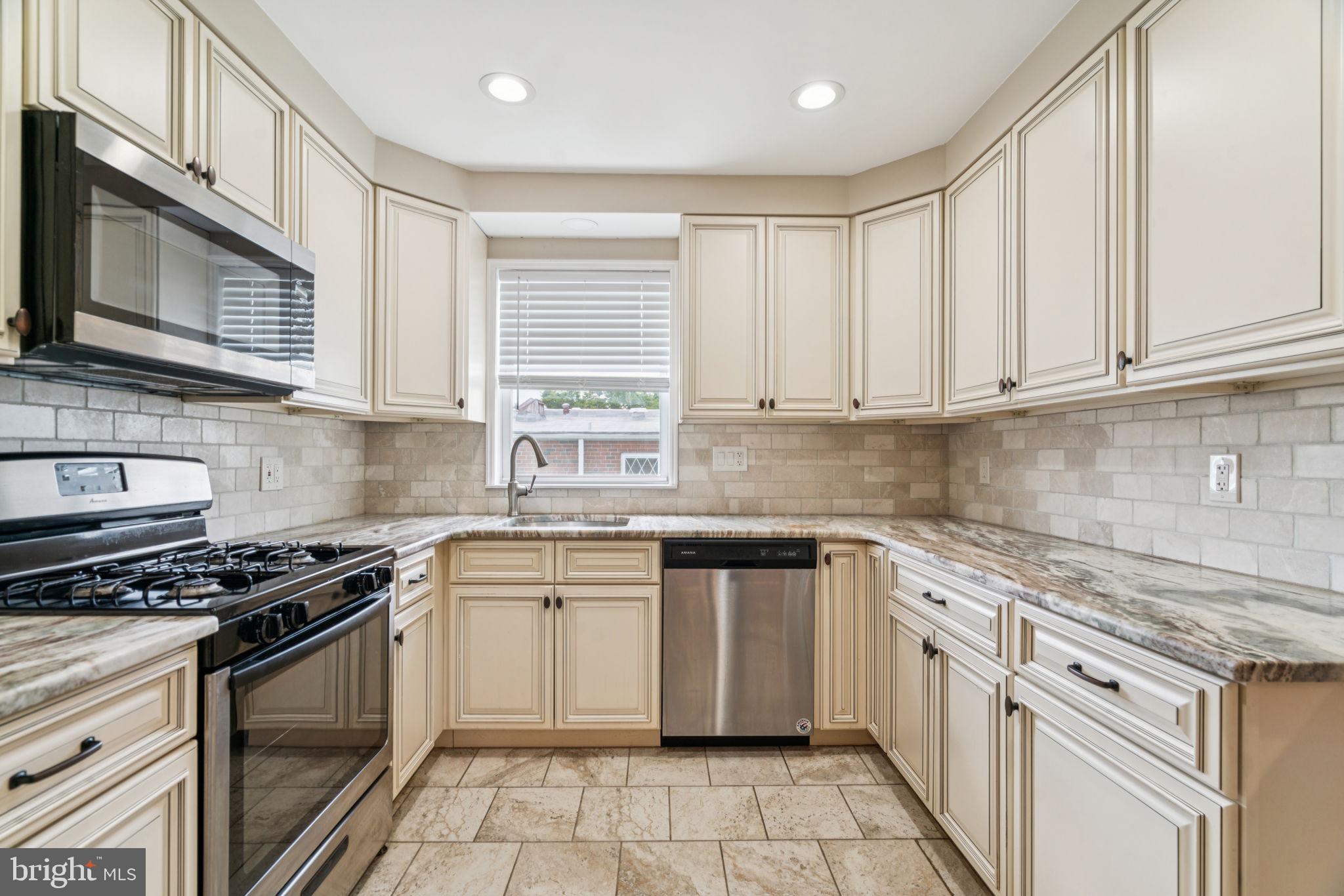 13059 Stevens Road Philadelphia, PA 19116 - Photo 5 of 35