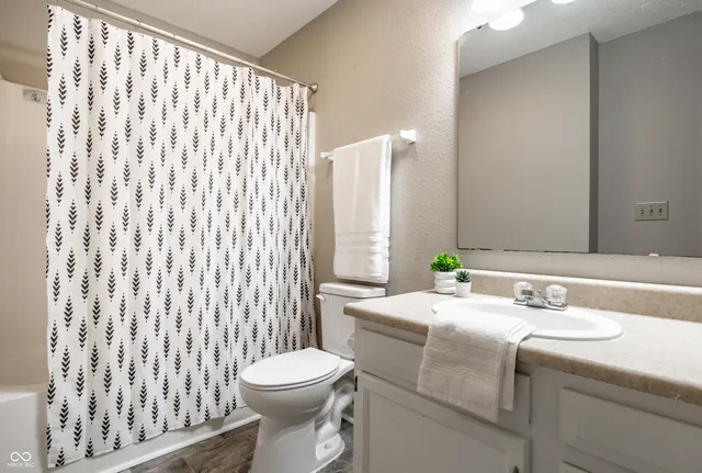 $2,150 | 10513 Blue Springs Lane, Fishers, IN 46037