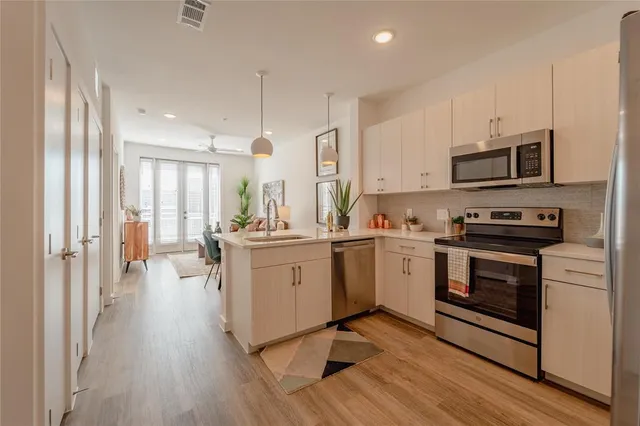 $1,551 | 105 South Bishop Avenue, Unit 1052304, Dallas, TX 75208