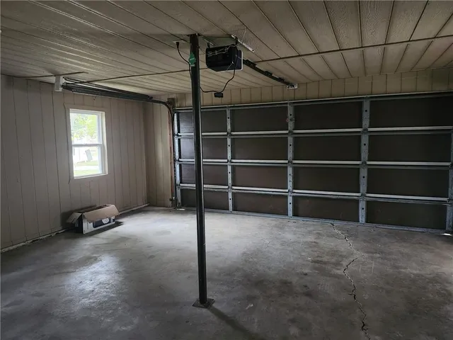 $219,900 | 1745 Lake Trenton Drive, Trenton, MO 64683