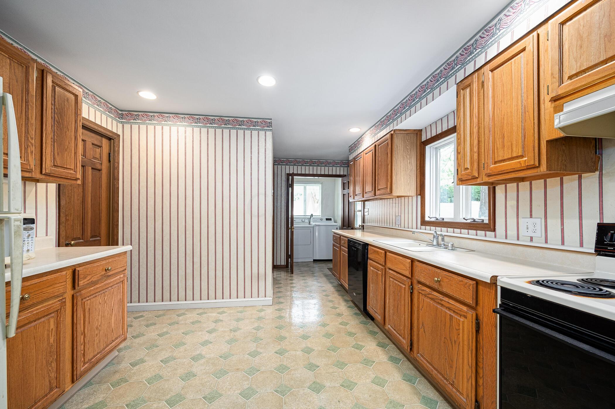 1904 Malvern Road Columbus, OH 43221 - Photo 25 of 55 Kitchen