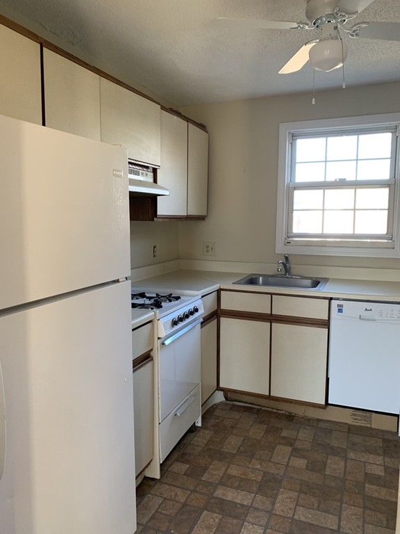 33 Colony Road, Unit 2A West Springfield, MA 01089 - Photo 3 of 7 Gallery Image 3