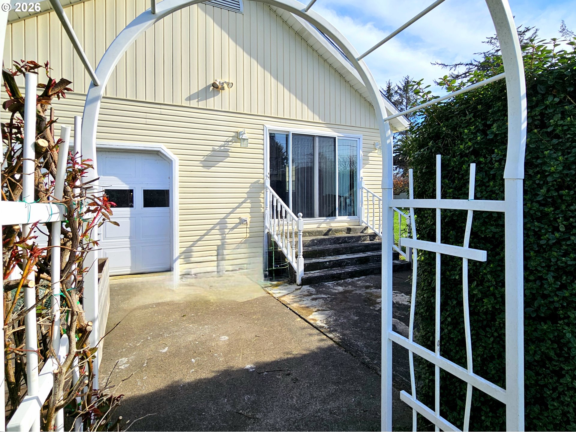 15482 Morrison Lane Brookings, OR 97415 - Photo 29 of 42 a view of front door and furniture