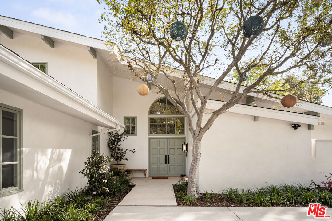 13641 Bayliss Road Los Angeles, CA 90049 - Photo 1 of 30