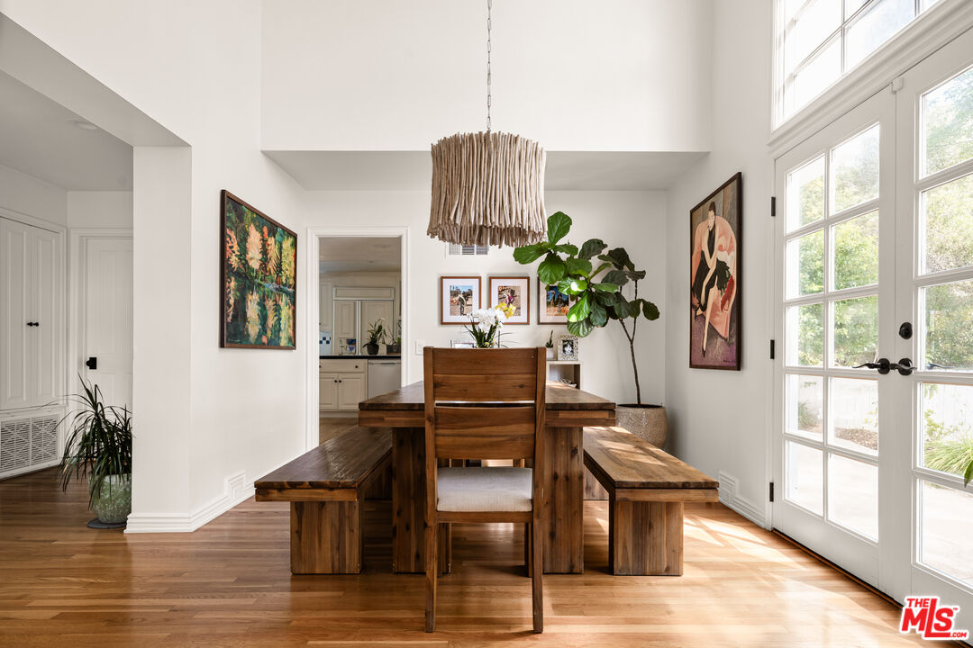 13641 Bayliss Road Los Angeles, CA 90049 - Photo 12 of 30