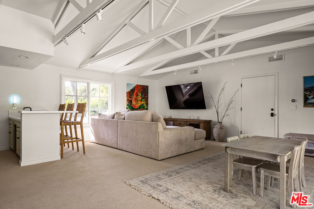 13641 Bayliss Road Los Angeles, CA 90049 - Photo 16 of 30