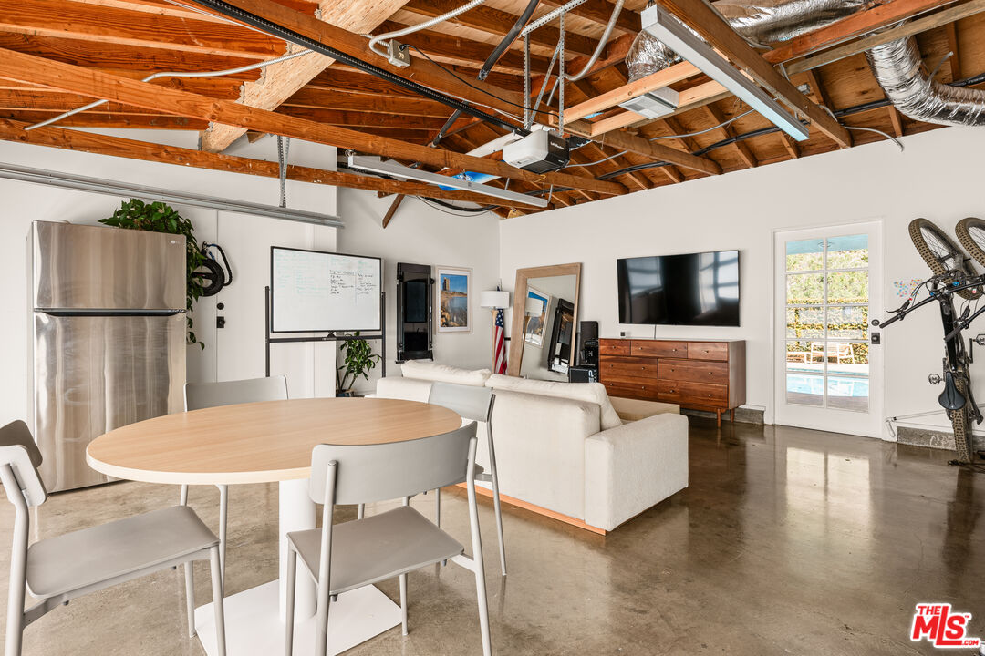 13641 Bayliss Road Los Angeles, CA 90049 - Photo 23 of 30