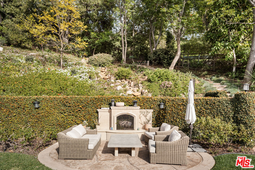 13641 Bayliss Road Los Angeles, CA 90049 - Photo 26 of 30