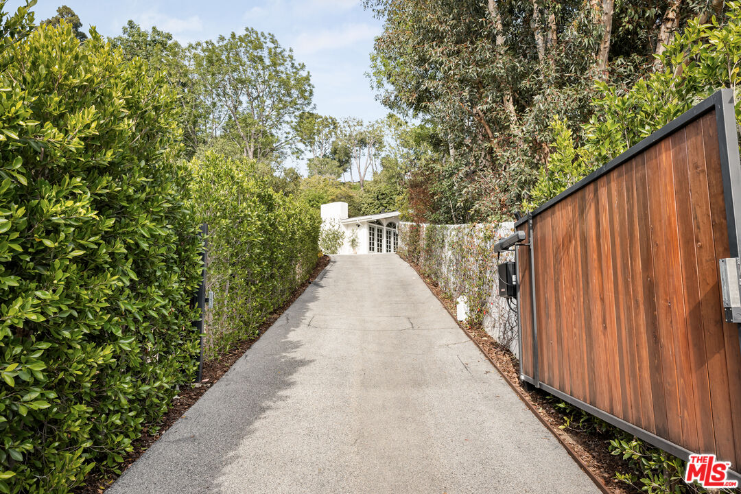 13641 Bayliss Road Los Angeles, CA 90049 - Photo 30 of 30