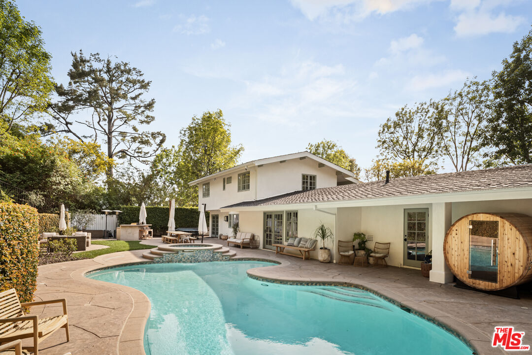 13641 Bayliss Road Los Angeles, CA 90049 - Photo 4 of 30