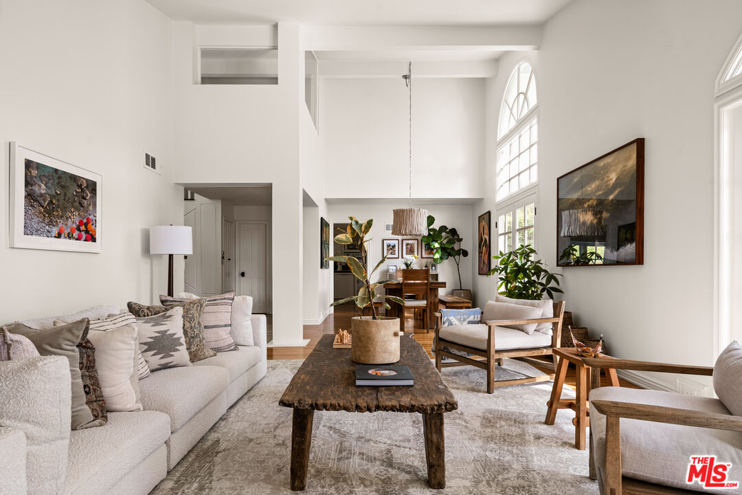 13641 Bayliss Road Los Angeles, CA 90049 - Photo 6 of 30