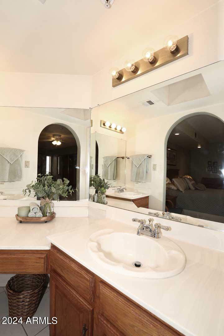 6945 East Cochise Road, Unit 122 Paradise Valley, AZ 85253 - Photo 16 of 35 Primary Bath