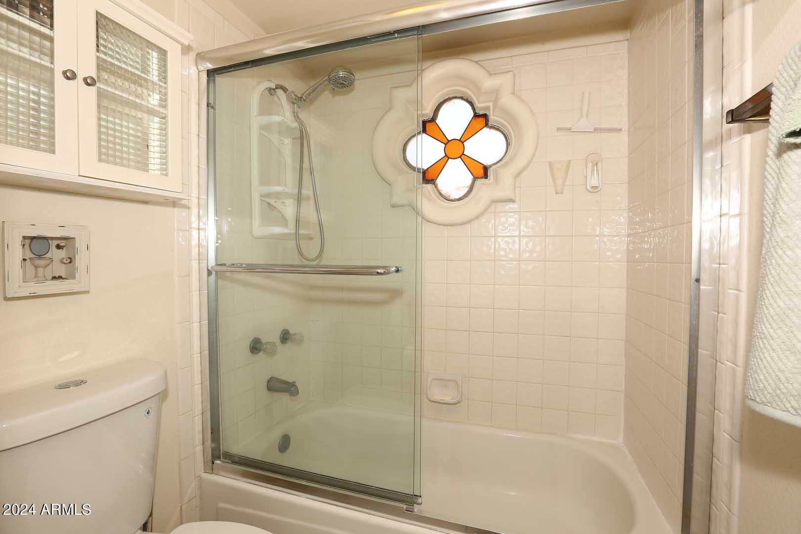 6945 East Cochise Road, Unit 122 Paradise Valley, AZ 85253 - Photo 17 of 35 Primary Bath-tub