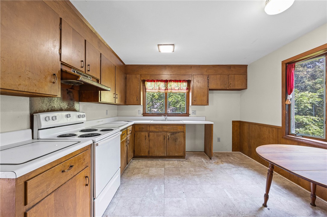 68 Maple Street Lyons, NY 14489 - Photo 11 of 34 Eat in Kitchen