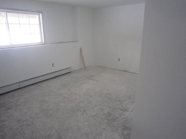 806 Portland Street Rochester, NH 03868 - Photo 8 of 10