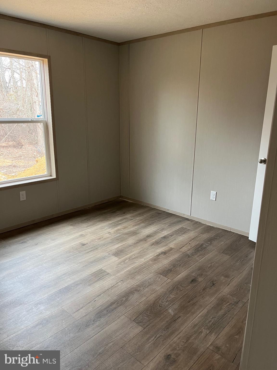 334 Opal Road Millville, NJ 08332 - Photo 9 of 15 an empty room with a window