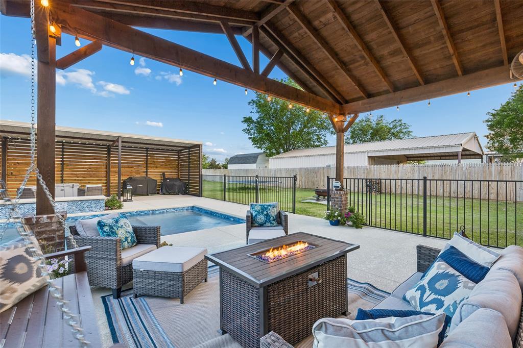 10176 Country View Lane Forney, TX 75126 - Photo 14 of 40 a view of a patio with a table chairs and a patio