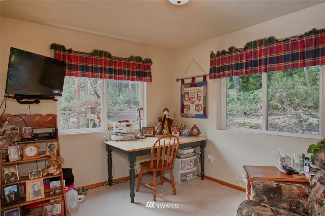 4934 Shellridge Road Northwest Olympia, WA 98502 - Photo 11 of 20 Gallery Image 11