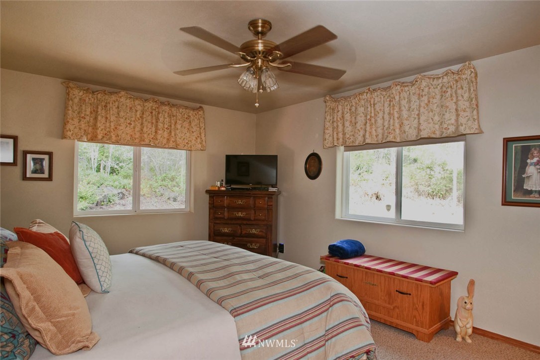 4934 Shellridge Road Northwest Olympia, WA 98502 - Photo 9 of 20 Gallery Image 9